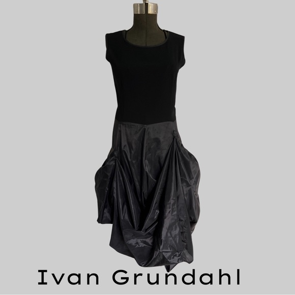 IVAN GRUNDAHL AVANT GARDE ASYMMETRICAL CONVERTIBLE BLACK GOWN - SIZE EU 38 - Picture 1 of 7